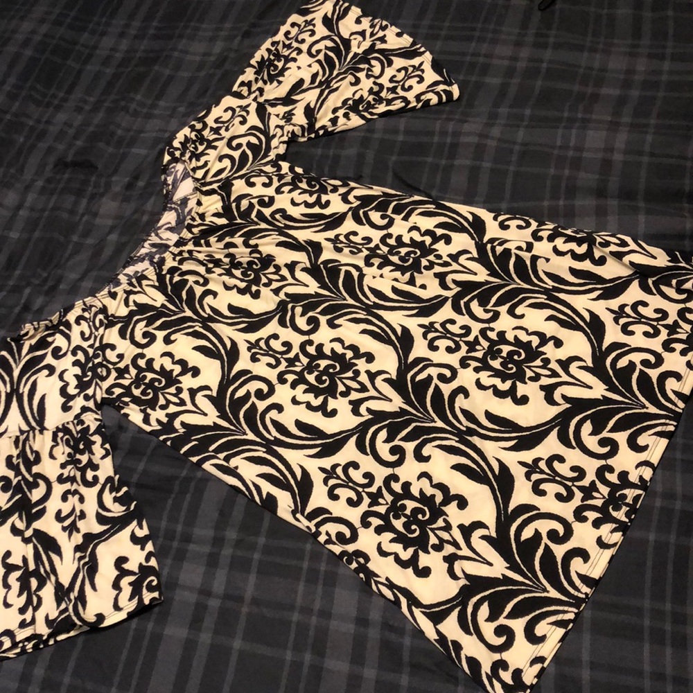 Bell-sleeved print dress
